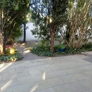 https://petite-maison-avec-jardin-calme.fr-provencehotel.com
